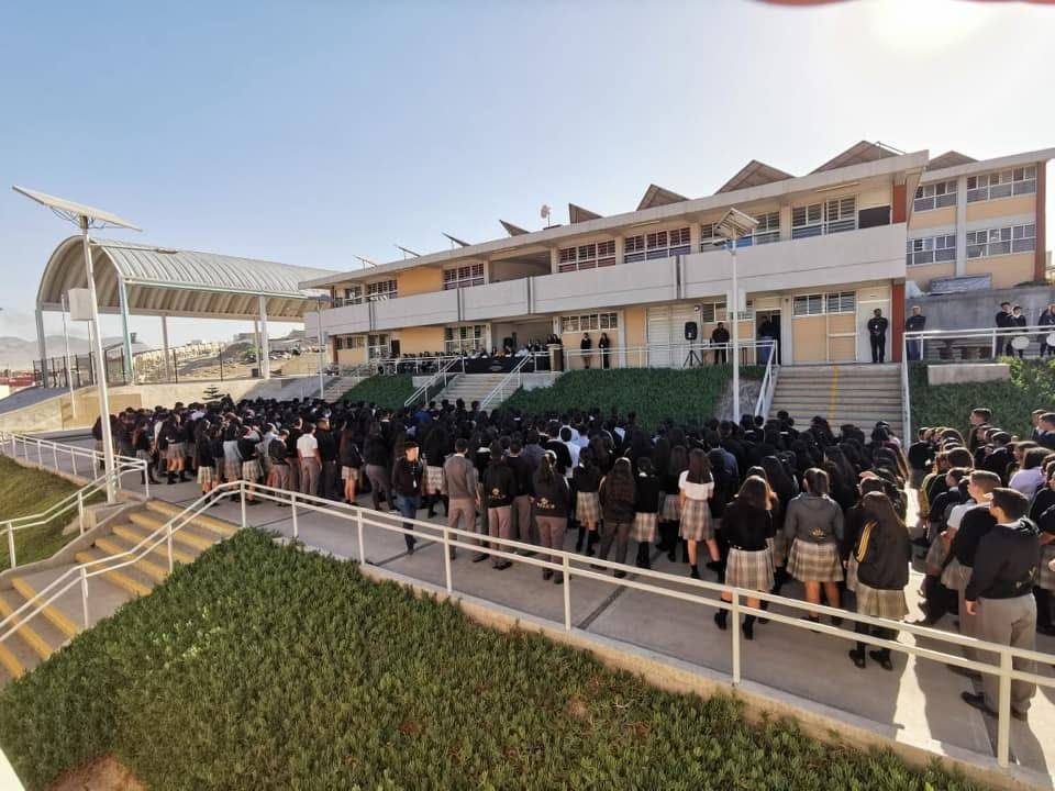 imagen-escuela-con-alumnos